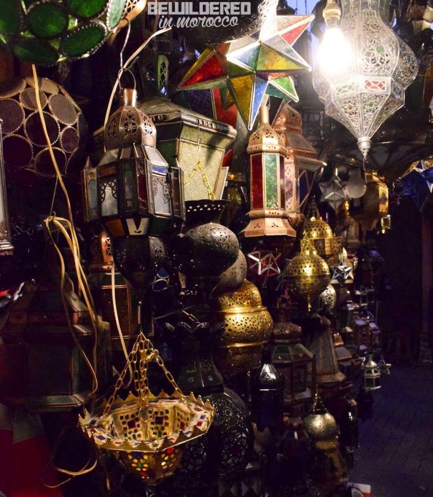 marrakesh marrakech marakesz ryanair tanie loty cheap flights budget airport morocco medina old town market bazaar souk suk rooftop danger tiny alley blind street zafo marocmama buy carpet rug rugs iranian cotton landscape nightscape light at night fotograf photographer