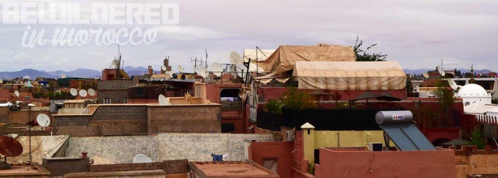 marrakesh marrakech marakesz ryanair tanie loty cheap flights budget airport morocco medina old town market bazaar souk suk rooftop danger tiny alley blind street zafon