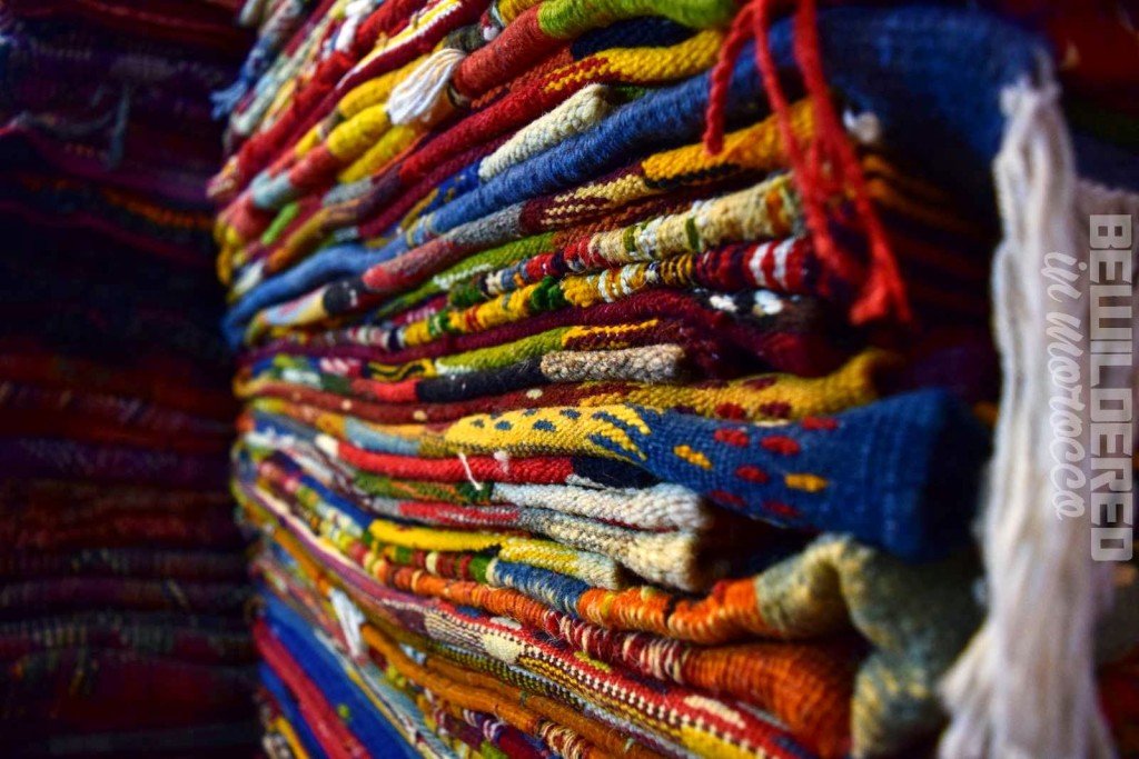 marrakesh marrakech marakesz ryanair tanie loty cheap flights budget airport morocco medina old town market bazaar souk suk rooftop danger tiny alley blind street zafo marocmama buy carpet rug rugs iranian cotton