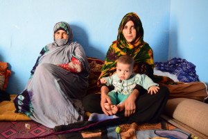 moroccan nomads nomad digital nomadic genes wanderlust tea mint tea muslim islamic hijab berber amazigh sahara desert tent mother daughter kid