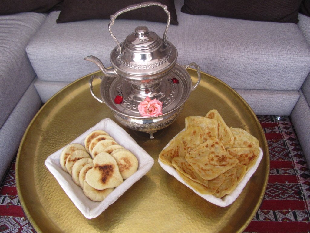 couscous organic eco bissara cooking cook with alia moroccan marocaine cuisine broad beans soup cream humus hammous middle east african arab food baguette bread khobz tagine tajine harira harissa avocado smoothie juice dates halal chicken vege vegan gluten free diet cookies pastry cupcake paleo food blogger 