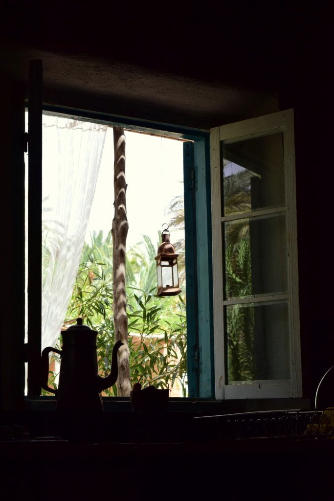 sundunes experience sunset desert sahara camel trek cheap trip american expat in morocco guide cheating rip off money prostitution child abuse cute girl beautiful arab animal palm walk blogger what anna wears outfit paula jagodzinska gym hero hollycow travelling travelette klub polek bewildered in morocco