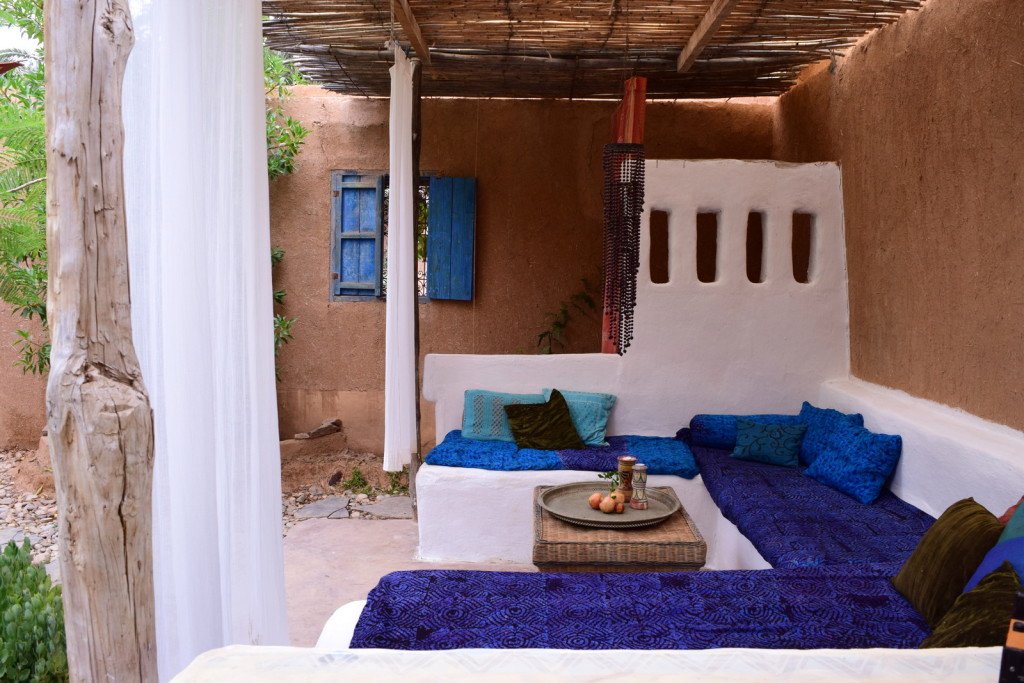 moroccan architecture design maroc houses home maison d'hote guesthouse sahara marokanski dom riad dar caliph's house rooftop cafe patio loggia vouge ikea swedish
