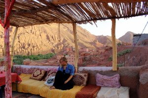 moroccan architecture design maroc houses home maison d'hote guesthouse sahara marokanski dom riad dar caliph's house rooftop cafe patio loggia vouge ikea swedish