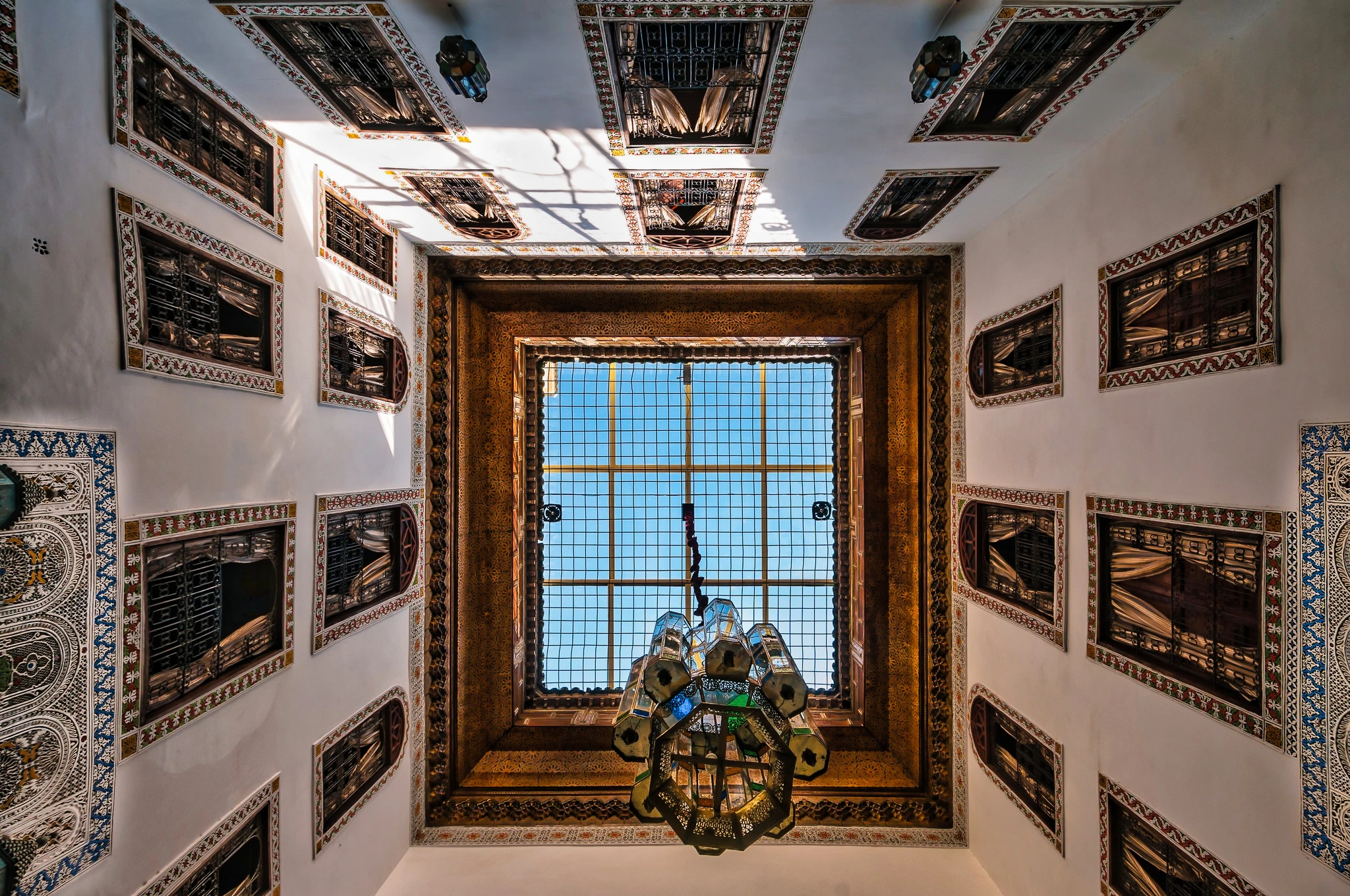  Discover why every Moroccan riad features a central patio. Explore the clever design that creates natural cooling, privacy, and a spiritual center in traditional Moroccan homes.